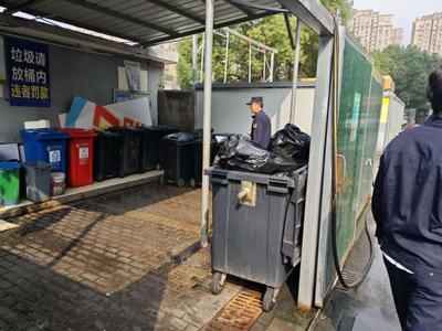 越城區持續推進商貿綜合體垃圾分類執法檢查，優化城市生活垃圾管理服務